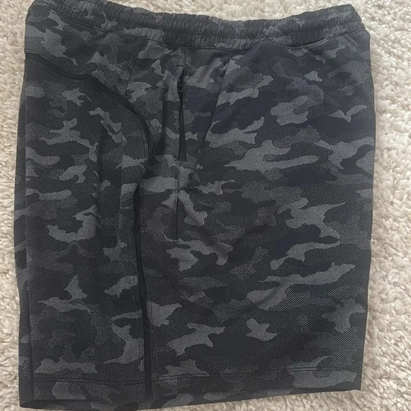 Lululemon Black and Gray Camouflage Shorts - Picture 4 of 4